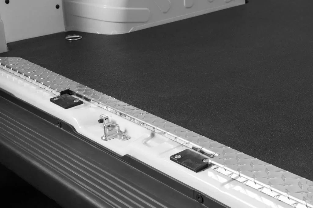 527-151-1010 – LEGEND FLEET Top Sill Protector, Diamond Tread Polished Silver Aluminum - view 3